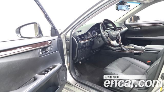 Lexus ES350 Supreme XV60 2018 — фото 15
