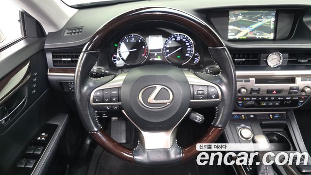 Lexus ES350 Supreme XV60 2018 — фото 17