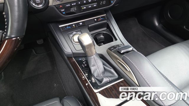 Lexus ES350 Supreme XV60 2018 — фото 20