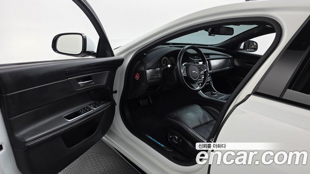 Jaguar XF (X260) 3.0 S AWD 2017 — фото 10