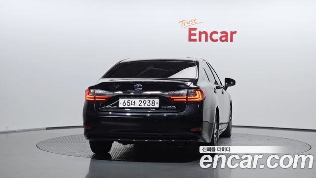 Lexus ES300h Supreme XV60 2018 — фото 4
