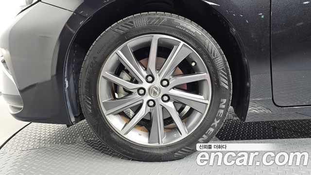 Lexus ES300h Supreme XV60 2018 — фото 5