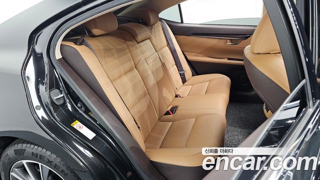 Lexus ES300h Supreme XV60 2018 — фото 11