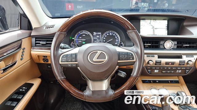 Lexus ES300h Supreme XV60 2018 — фото 13