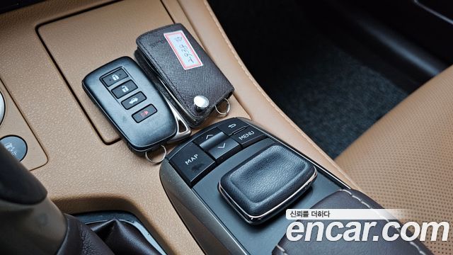Lexus ES300h Supreme XV60 2018 — фото 16