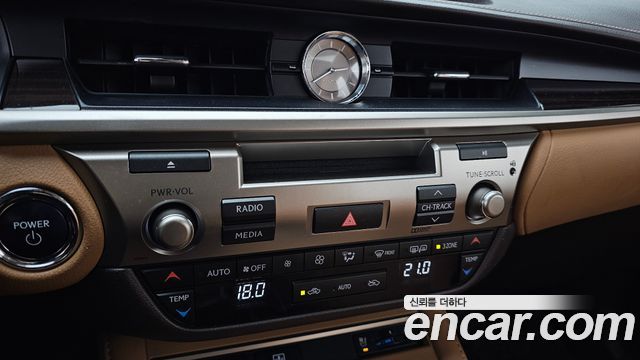 Lexus ES300h Supreme XV60 2018 — фото 27