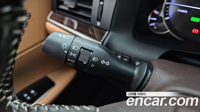 Lexus ES300h Supreme XV60 2018 — фото 29