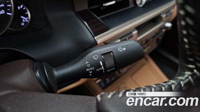 Lexus ES300h Supreme XV60 2018 — фото 30
