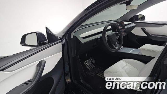 Tesla Model Y RWD 2025 — фото 10