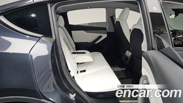 Tesla Model Y RWD 2025 — фото 11