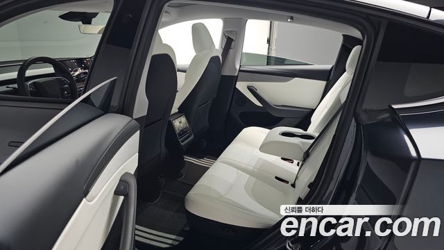 Tesla Model Y RWD 2025 — фото 12