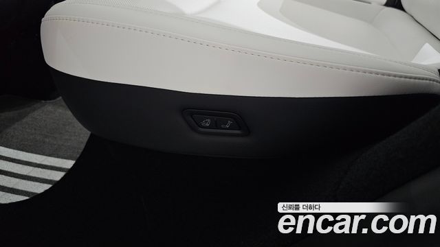 Tesla Model Y RWD 2025 — фото 19