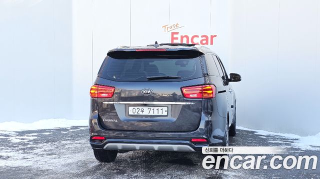 Kia Carnival 9-Seater Noblesse Special 2019 — фото 4