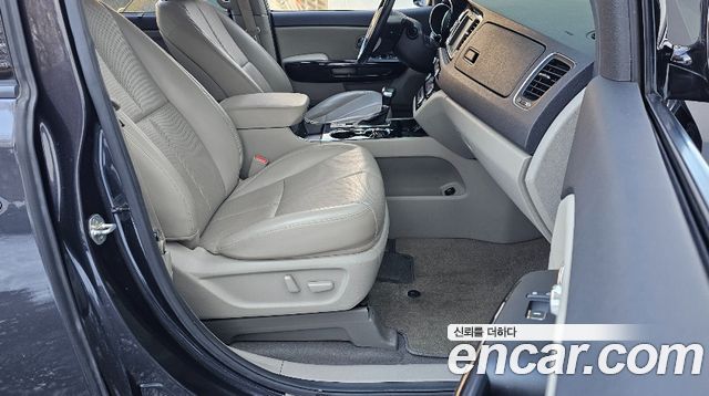 Kia Carnival 9-Seater Noblesse Special 2019 — фото 9
