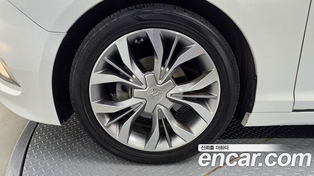 Hyundai Sonata (LF) 2.0 Premium 2017 — фото 5
