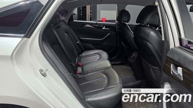 Hyundai Sonata (LF) 2.0 Premium 2017 — фото 16