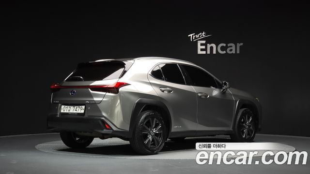 Lexus UX250h 2.0 2WD 2019 — фото 2