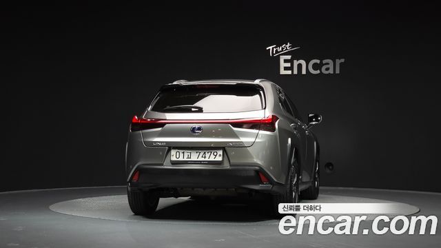 Lexus UX250h 2.0 2WD 2019 — фото 4