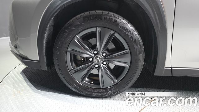 Lexus UX250h 2.0 2WD 2019 — фото 5