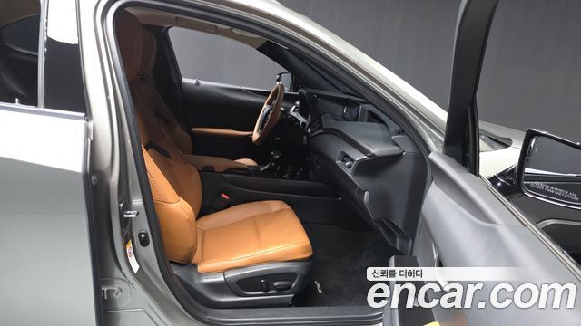 Lexus UX250h 2.0 2WD 2019 — фото 11