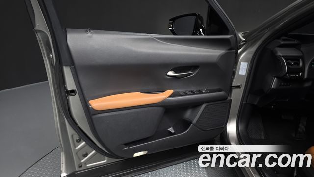 Lexus UX250h 2.0 2WD 2019 — фото 24