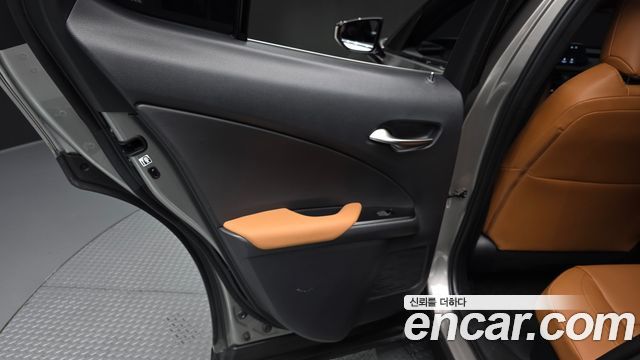 Lexus UX250h 2.0 2WD 2019 — фото 25