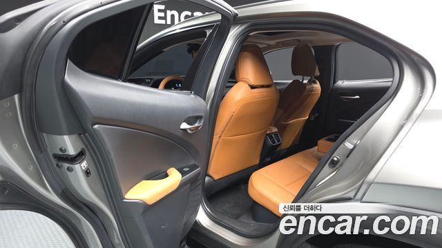 Lexus UX250h 2.0 2WD 2019 — фото 26