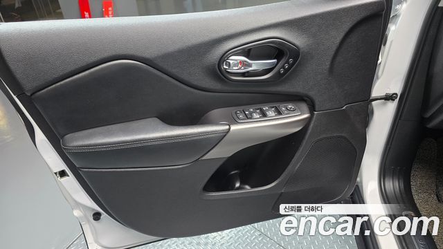 Jeep Cherokee (KL) 2.4 Limited AWD 2020 — фото 24