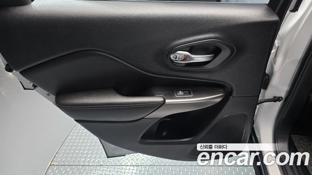 Jeep Cherokee (KL) 2.4 Limited AWD 2020 — фото 25