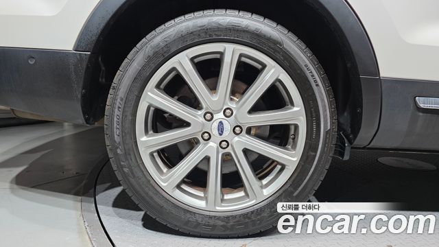 Ford Explorer 2.3 Limited 4WD 5th 2017 — фото 5