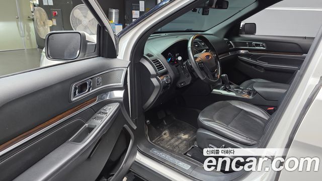 Ford Explorer 2.3 Limited 4WD 5th 2017 — фото 10