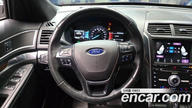 Ford Explorer 2.3 Limited 4WD 5th 2017 — фото 13