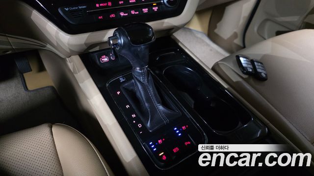 Kia Carnival 9-seater Prestige 2016 — фото 9