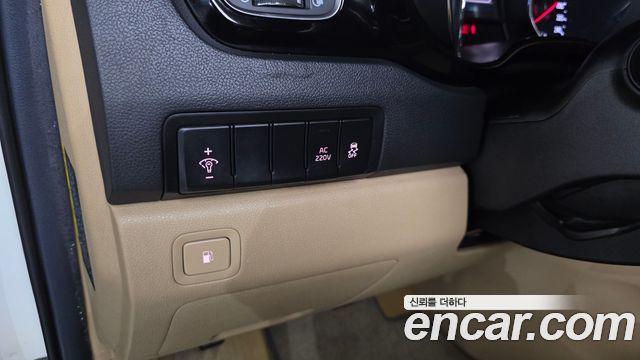 Kia Carnival 9-seater Prestige 2016 — фото 12