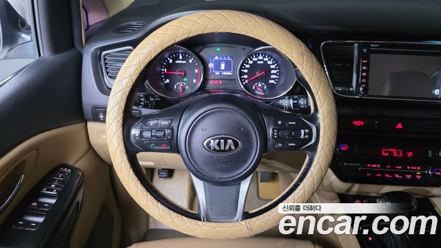 Kia Carnival 9-seater Prestige 2016 — фото 13