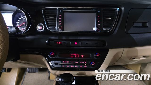 Kia Carnival 9-seater Prestige 2016 — фото 15