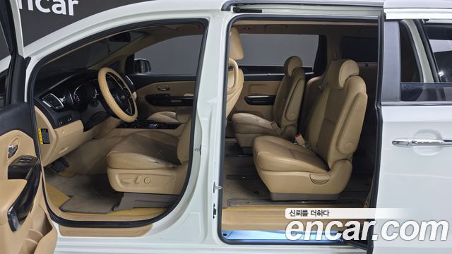 Kia Carnival 9-seater Prestige 2016 — фото 17