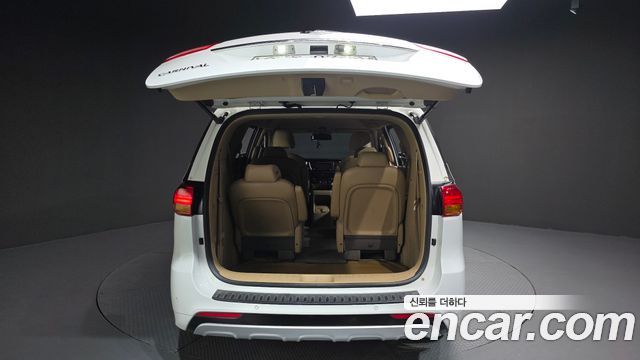 Kia Carnival 9-seater Prestige 2016 — фото 20