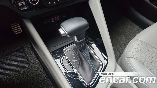Kia Niro Noblesse 2017 — фото 9
