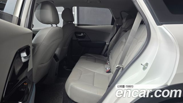 Kia Niro Noblesse 2017 — фото 12