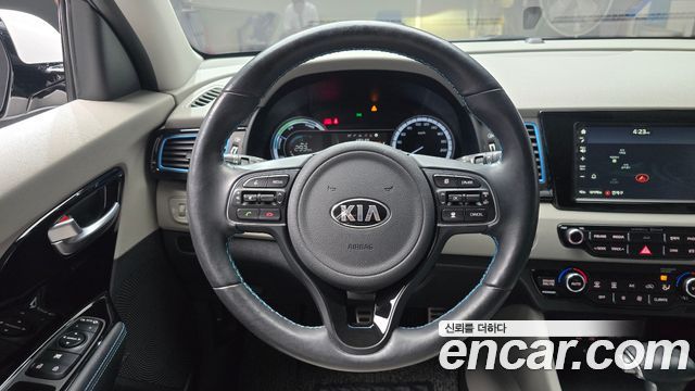 Kia Niro Noblesse 2017 — фото 13