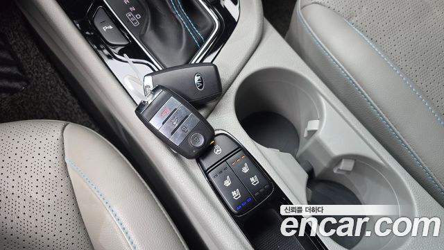 Kia Niro Noblesse 2017 — фото 18