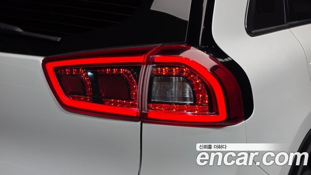 Kia Niro Noblesse 2017 — фото 23