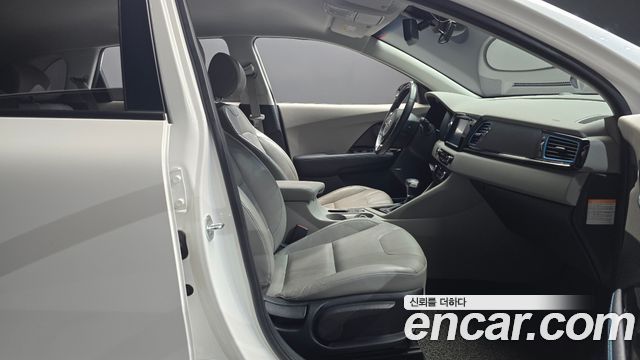 Kia Niro Noblesse 2017 — фото 26