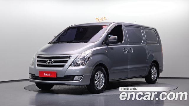 Hyundai Grand Starex 3-Seater VAN Smart