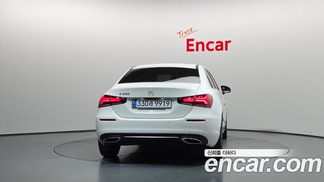 Mercedes-Benz A-Class (W177) A220 Sedan 2021 — фото 4