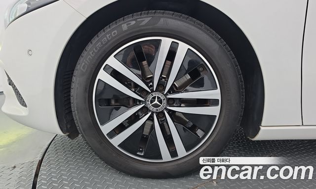 Mercedes-Benz A-Class (W177) A220 Sedan 2021 — фото 5