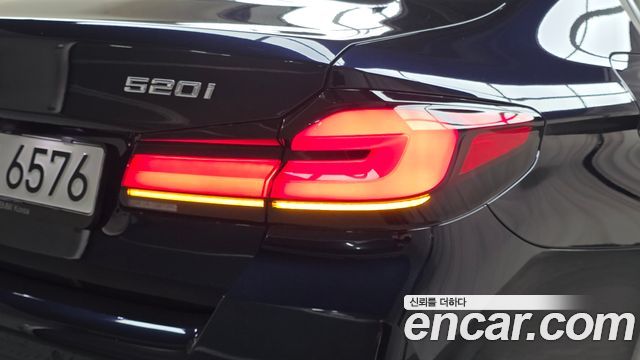 BMW 5 Series (G30) 520i M Sport 2023 — фото 23