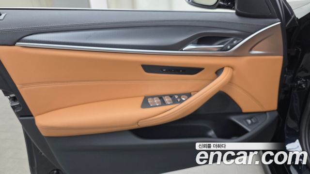 BMW 5 Series (G30) 520i M Sport 2023 — фото 24