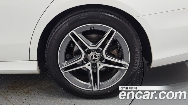 Mercedes-Benz E-Class (W213) E250 AMG Line 2023 — фото 27